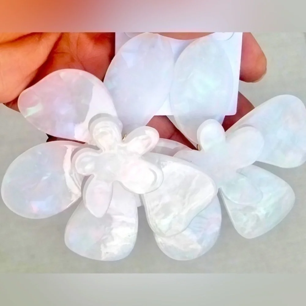 ForAlways Flower Earrings- White